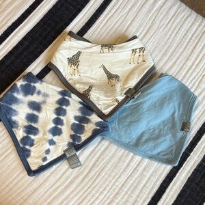 Kyte BABY Giraffe Print, Tie-Dye, and Solid Blue Bib Trio